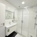 Gold Center 105 * Фуншал